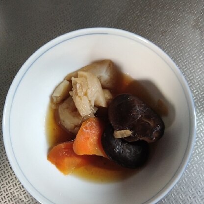 菊芋を人参と椎茸で煮てみました、菊芋が柔らかくて美味しかったです。